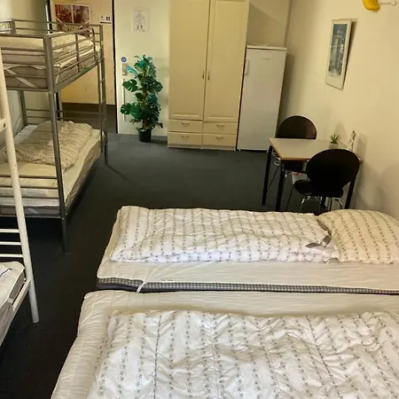 Family In The Center * גרינדסטד