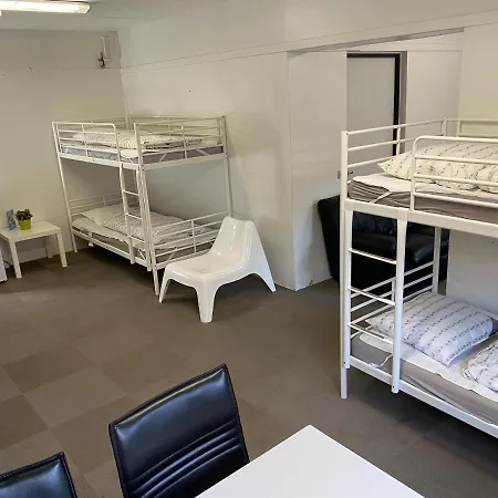 אכסניה Family In The Center *